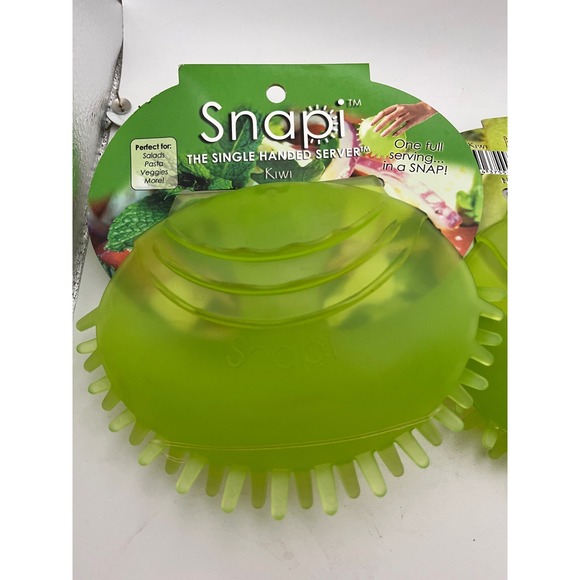 Set of 2 Single-Handed Salad Server Rubber Tongs for Serving Green - Picture 3 of 3